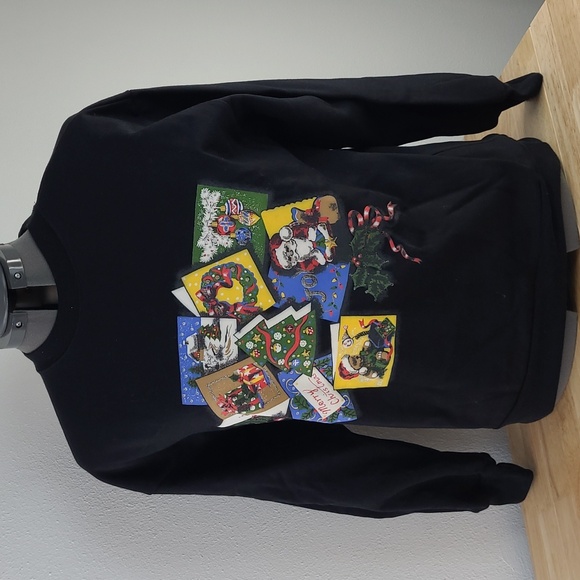 Basic Editions Tops - Vintage image Screen printed Basic Edition Christmas sweatshirt